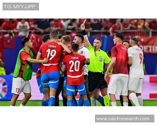 中超激战曼联逆转那不勒斯争议判罚引发全场热议